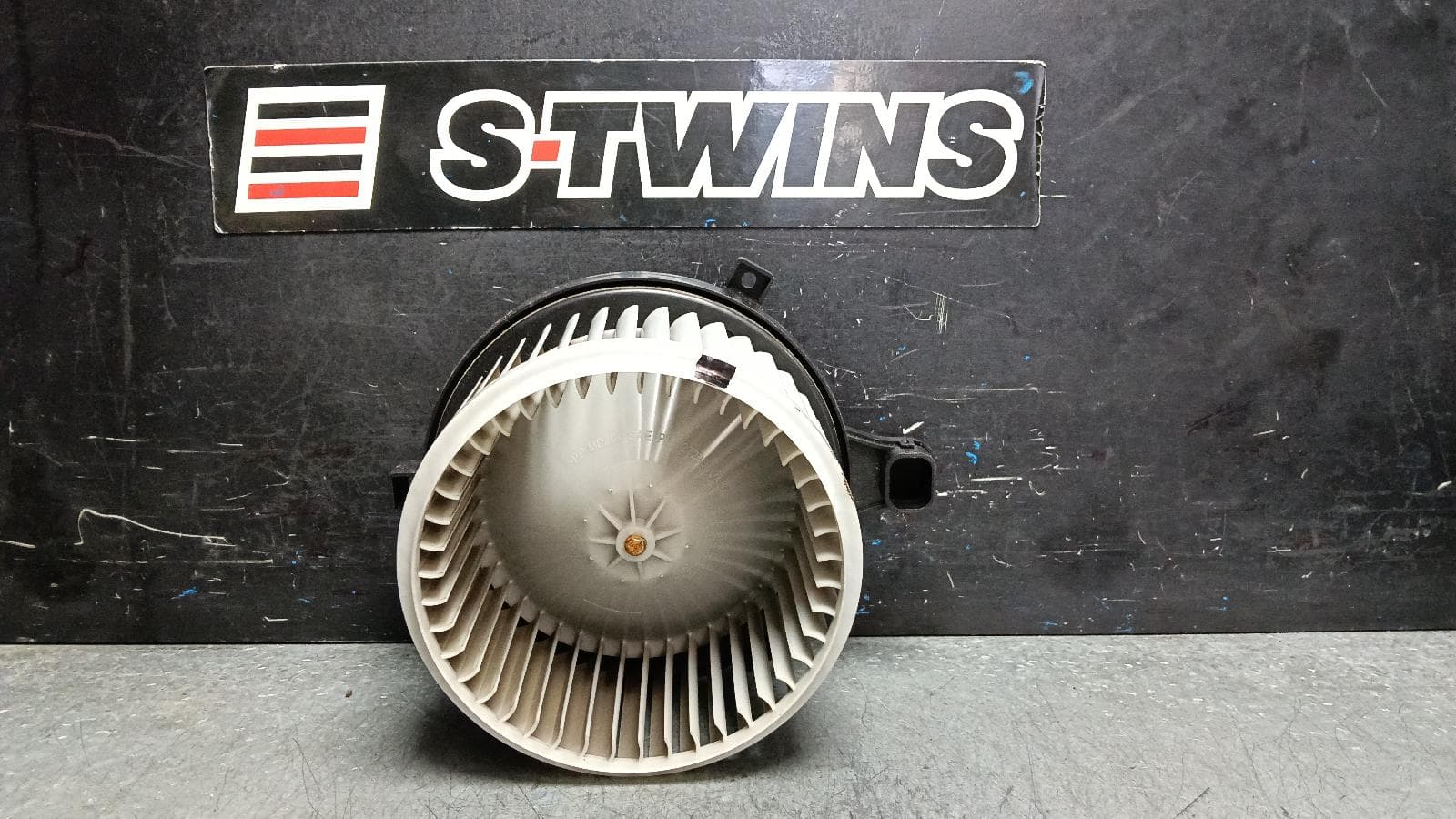 Used auto part listing image: 2022 MITSUBISHI OUTLANDER HEATER FAN MOTOR ZM, 08/21- 0000402483