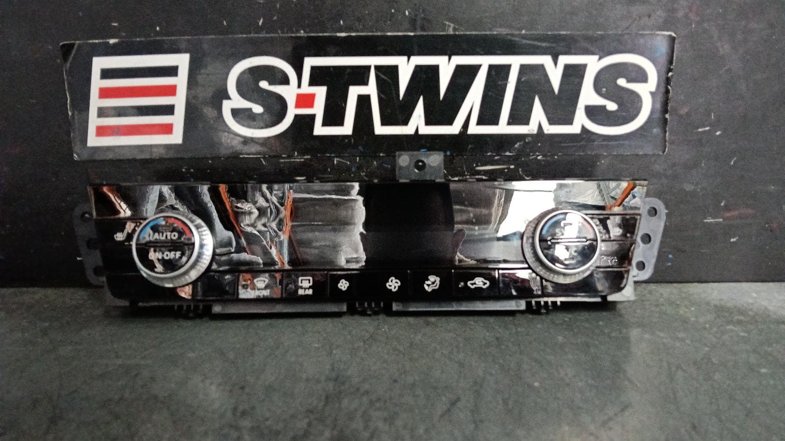 Used auto part listing image: 2022 MITSUBISHI OUTLANDER HEATER AC CONTROLS DUAL ZONE CLIMATE CONTROL TYPE, ZM, 08/21- 0000402482
