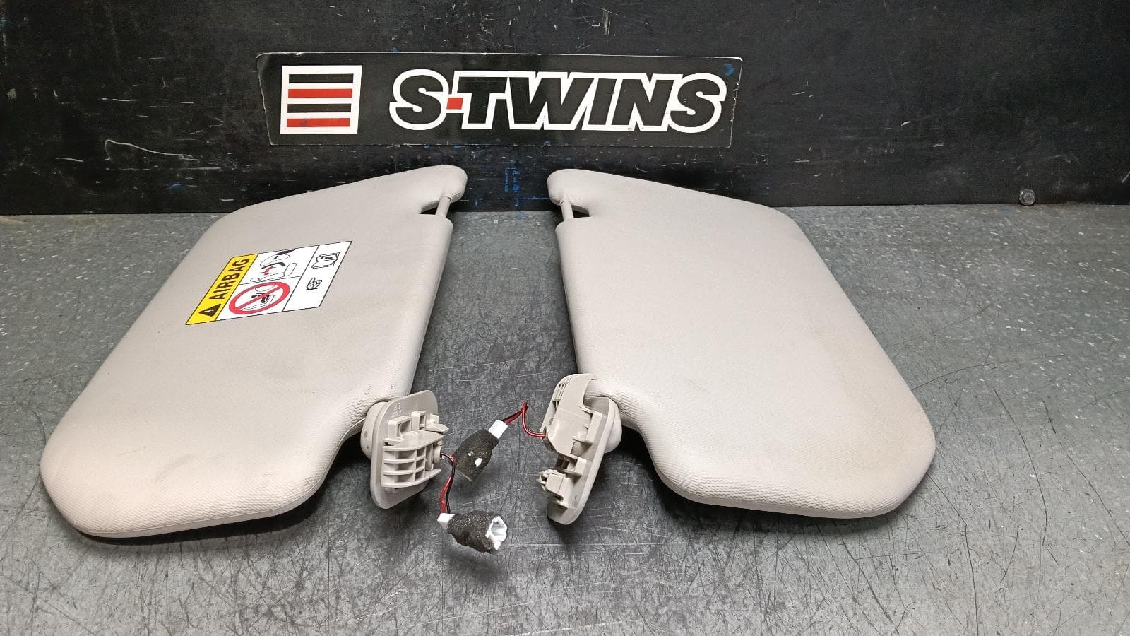 Used auto part listing image: 2022 MITSUBISHI OUTLANDER SUNVISOR ZM, PAIR, GREY, 08/21- 0000402473