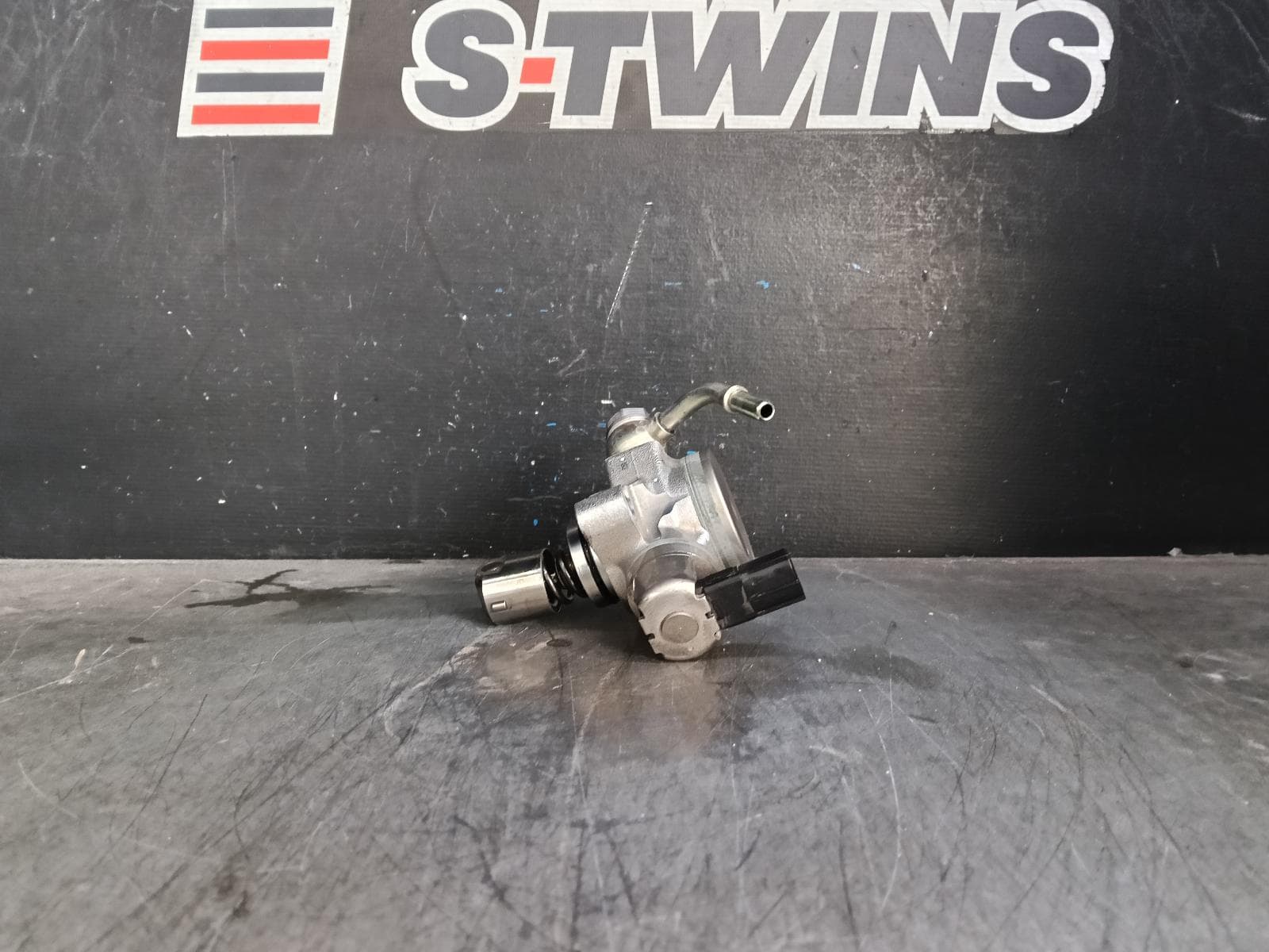 Used auto part listing image: 2015 MAZDA CX5 FUEL PUMP PETROL, 2.0/2.5, PE/PY, HIGH PRESSURE PUMP ON CYL HEAD, KE, 02/12-12/16 0000389718
