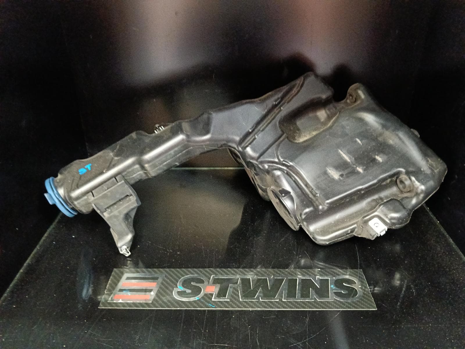 Used auto part listing image: 2013 MERCEDES C CLASS WASHER BOTTLE W204/S204, W/ H/LAMP WASHERS TYPE, 04/10-07/14 0000389354