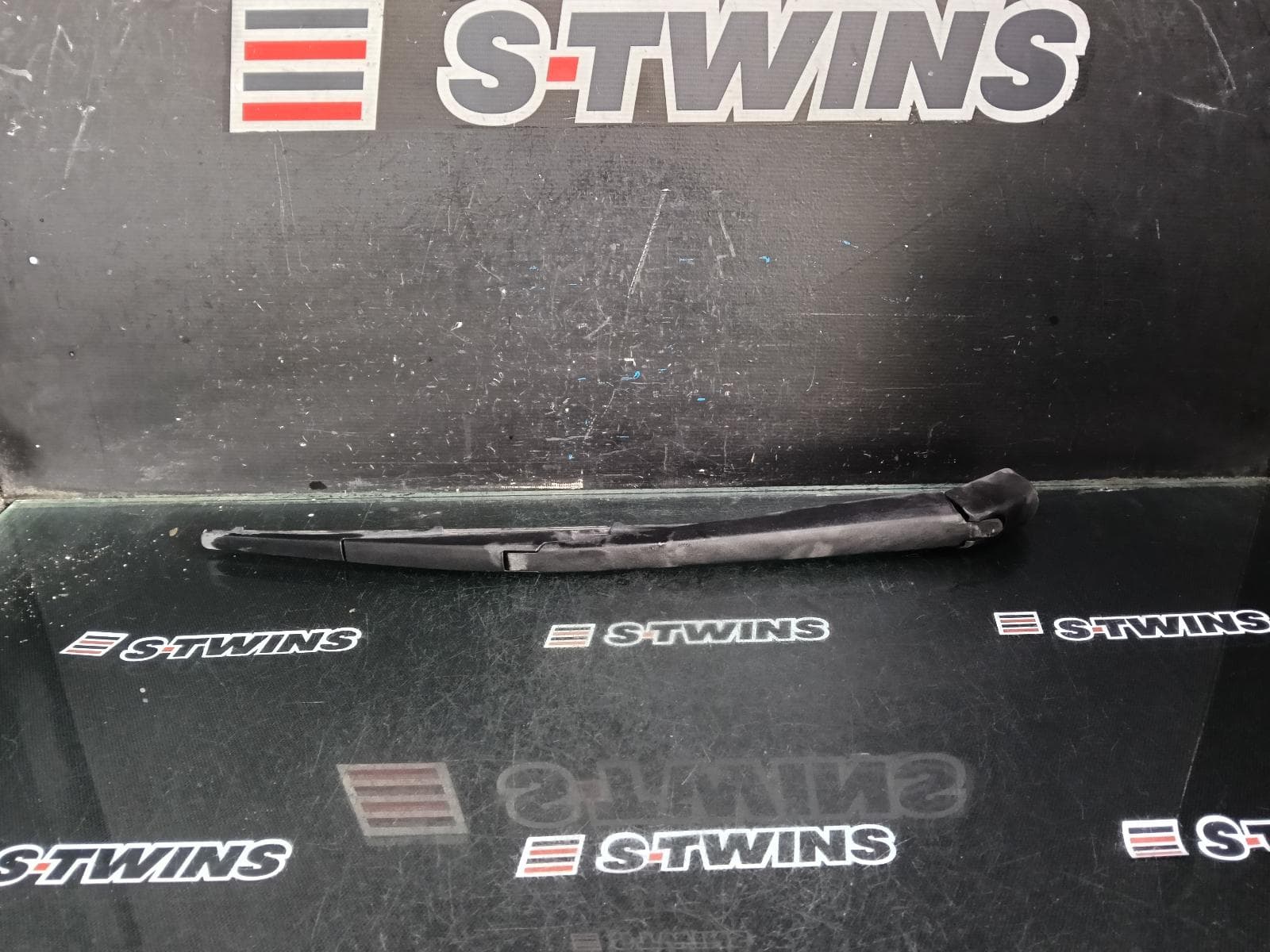 Used auto part listing image: 2018 MAZDA CX5 WIPER ARM KF, TAILGATE, 02/17- 0000390495