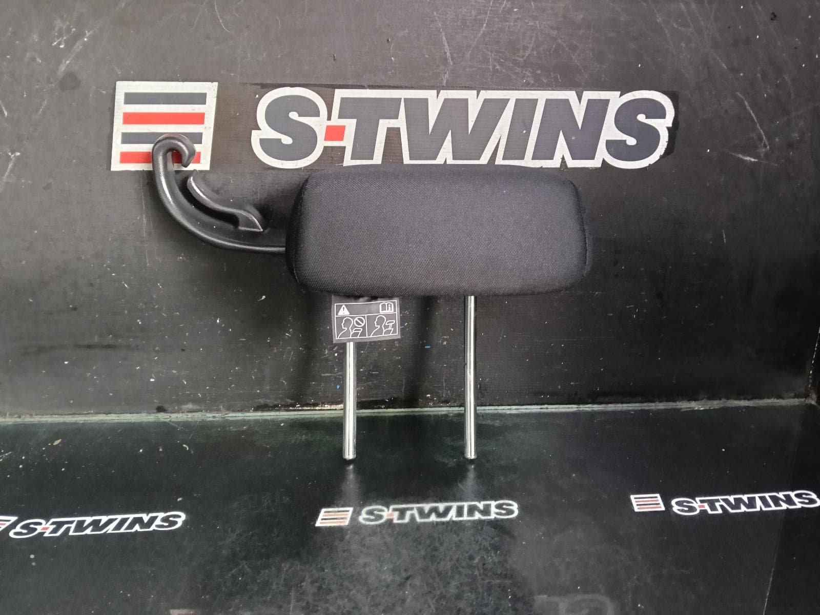 Used auto part listing image: 2016 SUBARU XV HEADREST CENTRE REAR, CLOTH, G4X, 08/11-04/17 0000390798
