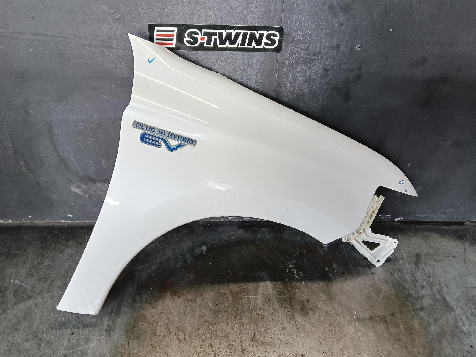 Used auto part listing image: 2016 MITSUBISHI OUTLANDER RIGHT GUARD ZK-ZL, NON FLARE, NON INDICATOR TYPE, 01/15-07/21 0000391581