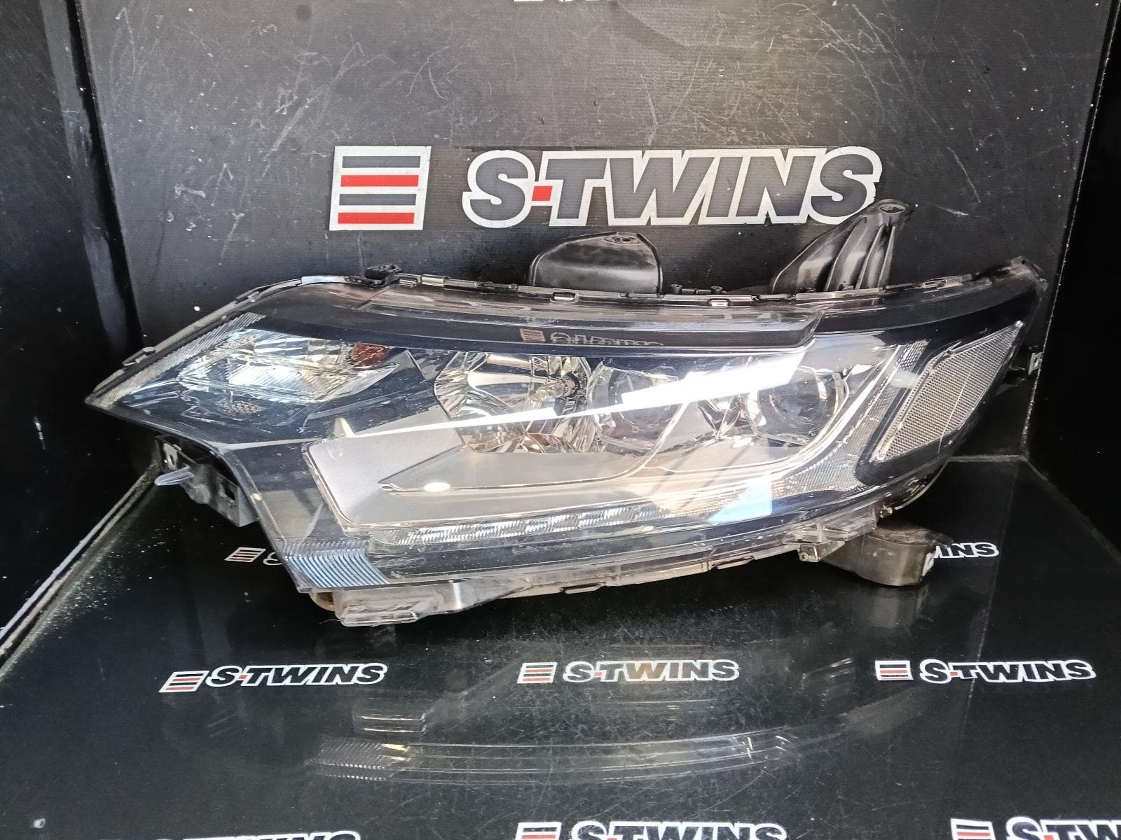 Used auto part listing image: 2016 MITSUBISHI OUTLANDER LEFT HEADLAMP ZK, W/ LED NON BLUE BULB TYPE, 01/15-03/18 0000391975