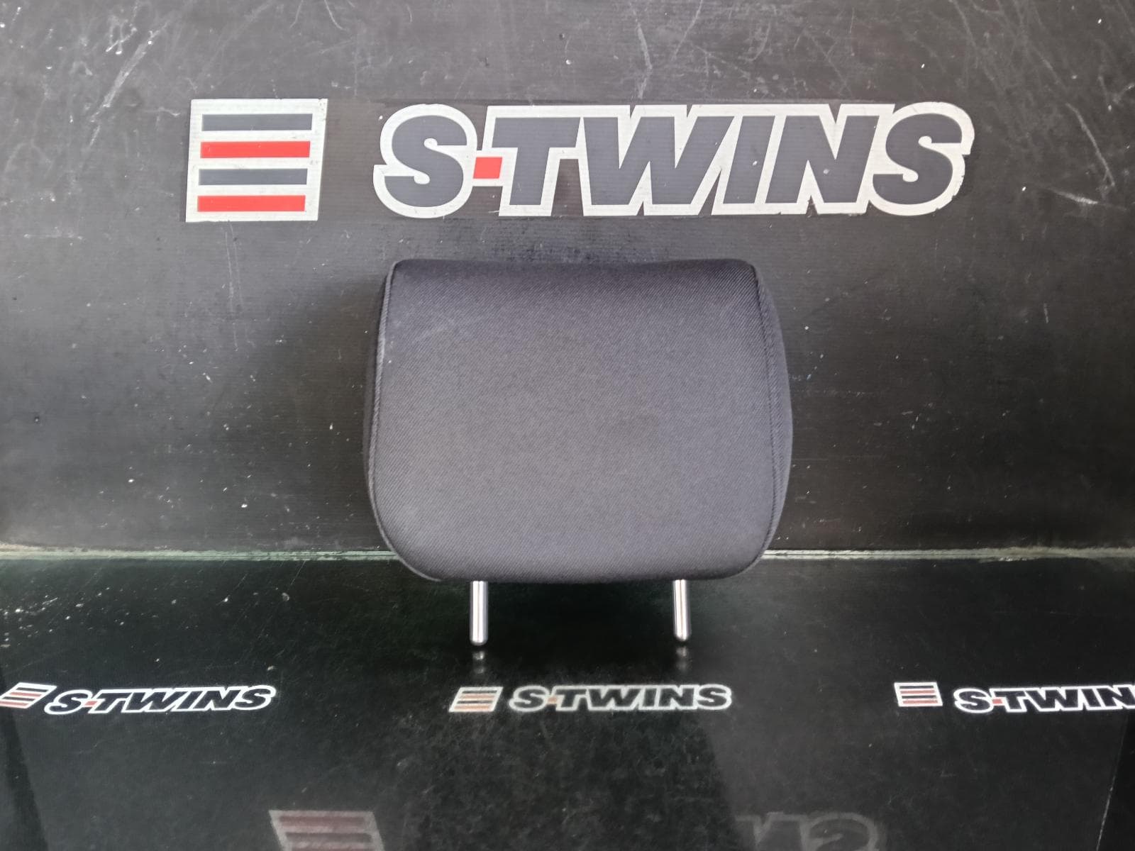 Used auto part listing image: 2016 HYUNDAI ACCENT HEADREST CENTRE REAR, CLOTH, RB, 05/11-12/19 0000389857