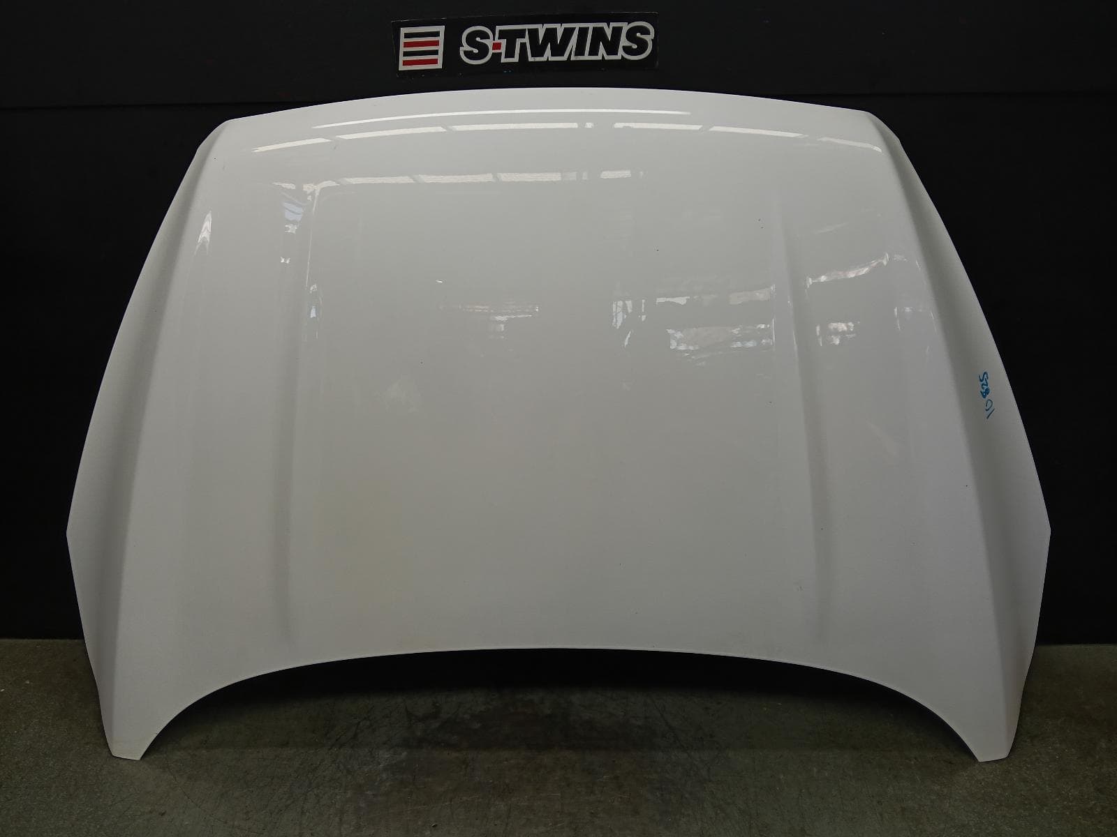 Used auto part listing image: 2018 FORD ESCAPE BONNET ZG, 09/16-05/20 0000396788