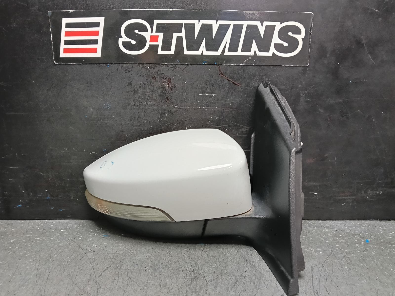 Used auto part listing image: 2018 FORD ESCAPE RIGHT DOOR MIRROR ZG, POWER FOLDING & W/ BLIND SPOT TYPE, 09/16-05/20 0000396791