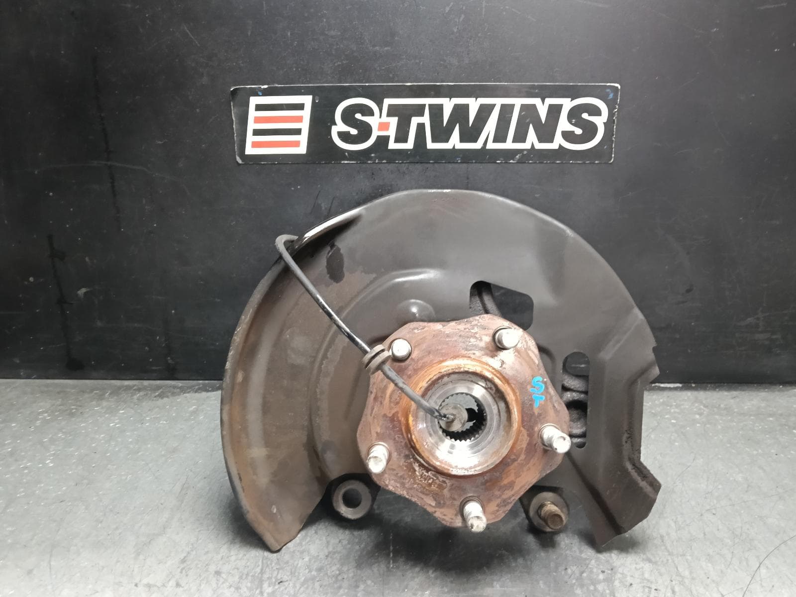 Used auto part listing image: 2015 NISSAN XTRAIL LEFT FRONT HUB ASSEMBLY T32, 02/14-07/22 0000412211