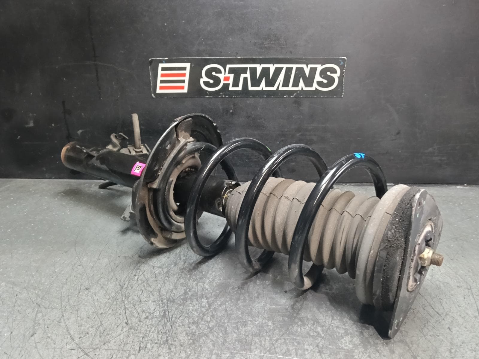 Used auto part listing image: 2015 NISSAN XTRAIL LEFT FRONT STRUT T32, 2.0/2.5, PETROL, 02/14-07/22 0000412212