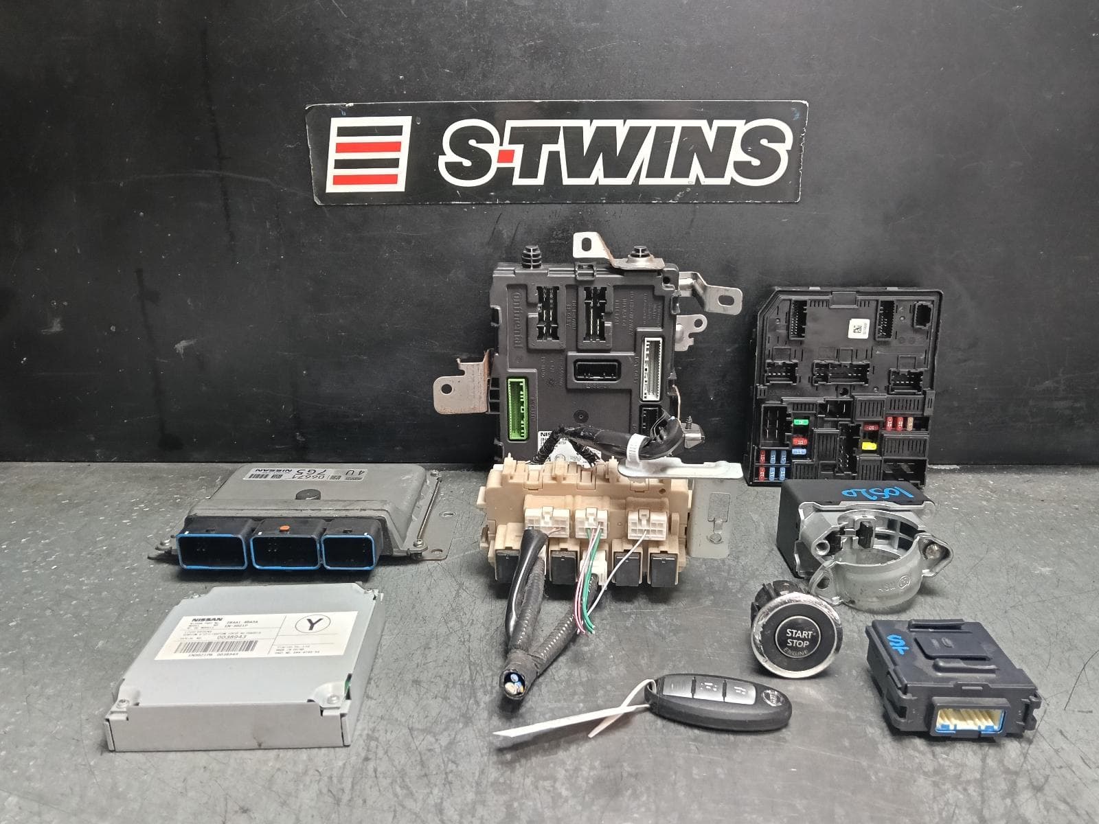 Used auto part listing image: 2015 NISSAN XTRAIL ENGINE ECU, 2.5, PETROL, AUTO T/M, SEC SET (ECU/IMM/READER/KEY), T31-T32, 09/07-07/22 0000412214