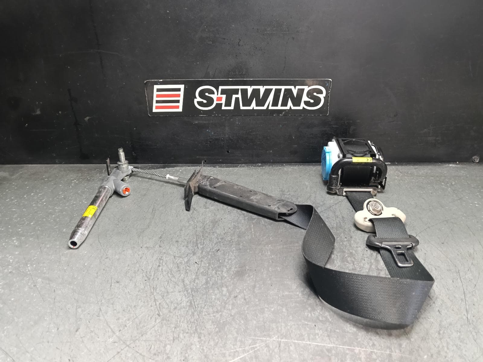 Used auto part listing image: 2015 NISSAN XTRAIL SEAT BELT STALK RH FRONT, SEAT BELT ONLY, T32, 02/14-07/22 0000412217