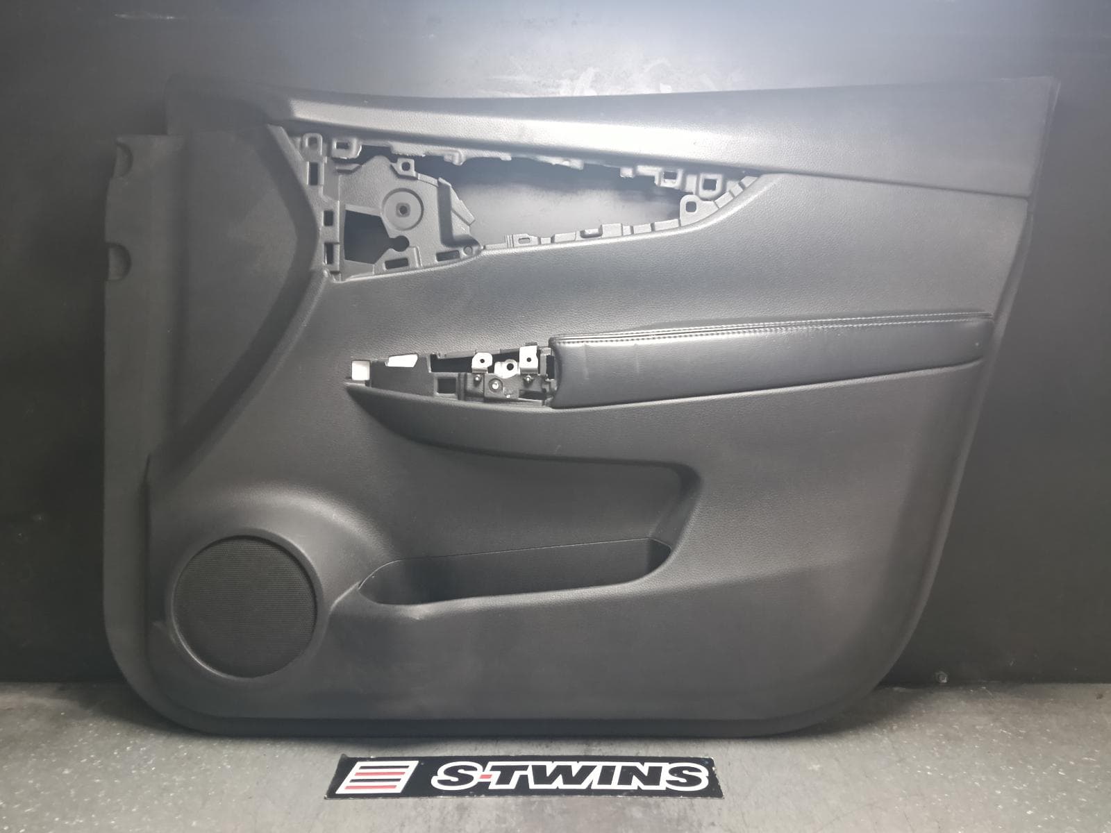 Used auto part listing image: 2015 NISSAN XTRAIL DOOR TRIM RH FRONT,T32, BLACK, LEATHER, 02/14-07/22 0000412218