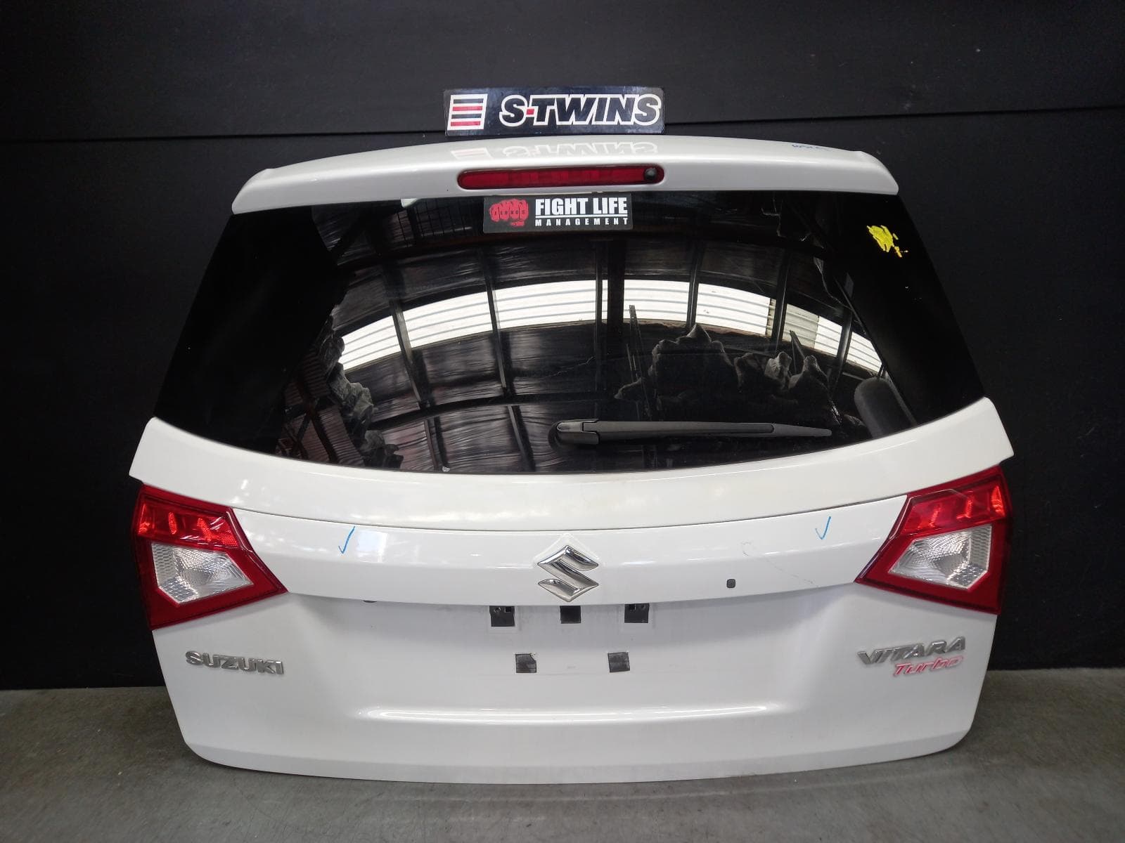 Used auto part listing image: 2017 SUZUKI VITARA BOOTLID TAILGATE TAILGATE, NON POWER LIFTGATE TYPE, VITARA, LY (VIN TSM), 06/15- 0000393065