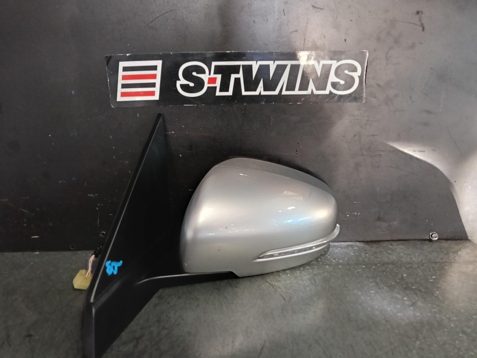 Used auto part listing image: 2017 SUZUKI VITARA LEFT DOOR MIRROR VITARA, LY (VIN TSM), AUTO FOLDING, SILVER, W/ INDICATOR & NON BLIND SPOT TYPE, 06/15-09/18 0000393147