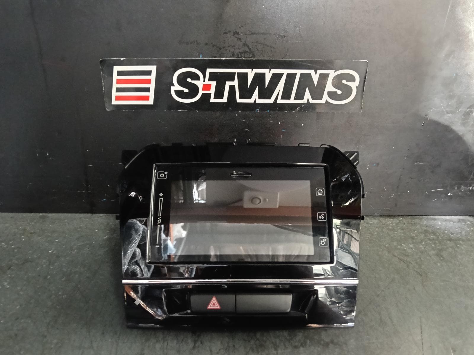 Used auto part listing image: 2017 SUZUKI VITARA HEAD UNIT, W/ DISPLAY UNIT, 7IN TOUCHSCREEN, W/ SAT NAV, VITARA, LY (VIN TSM), 06/15- 0000393156