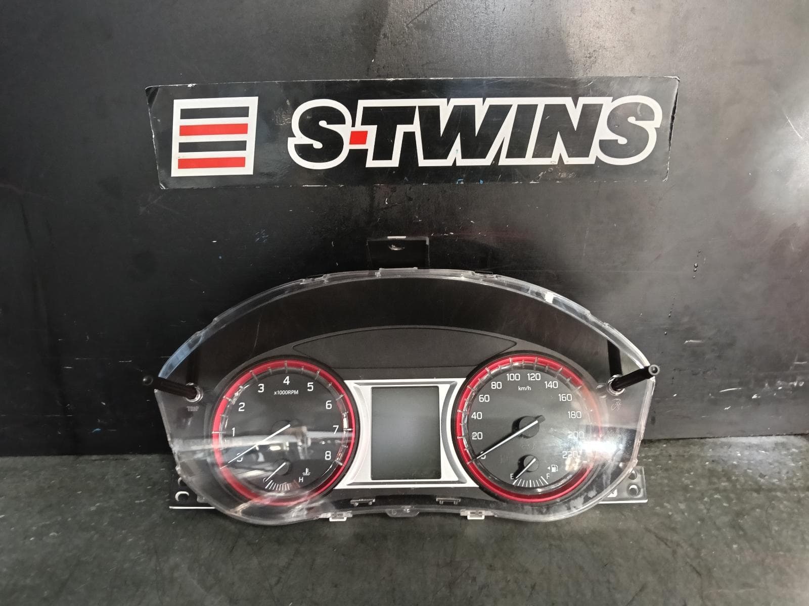 Used auto part listing image: 2017 SUZUKI VITARA INSTRUMENTCLUSTER INSTRUMENT CLUSTER, AUTO T/M, VITARA S, LY (VIN TSM), 06/15- 0000393157
