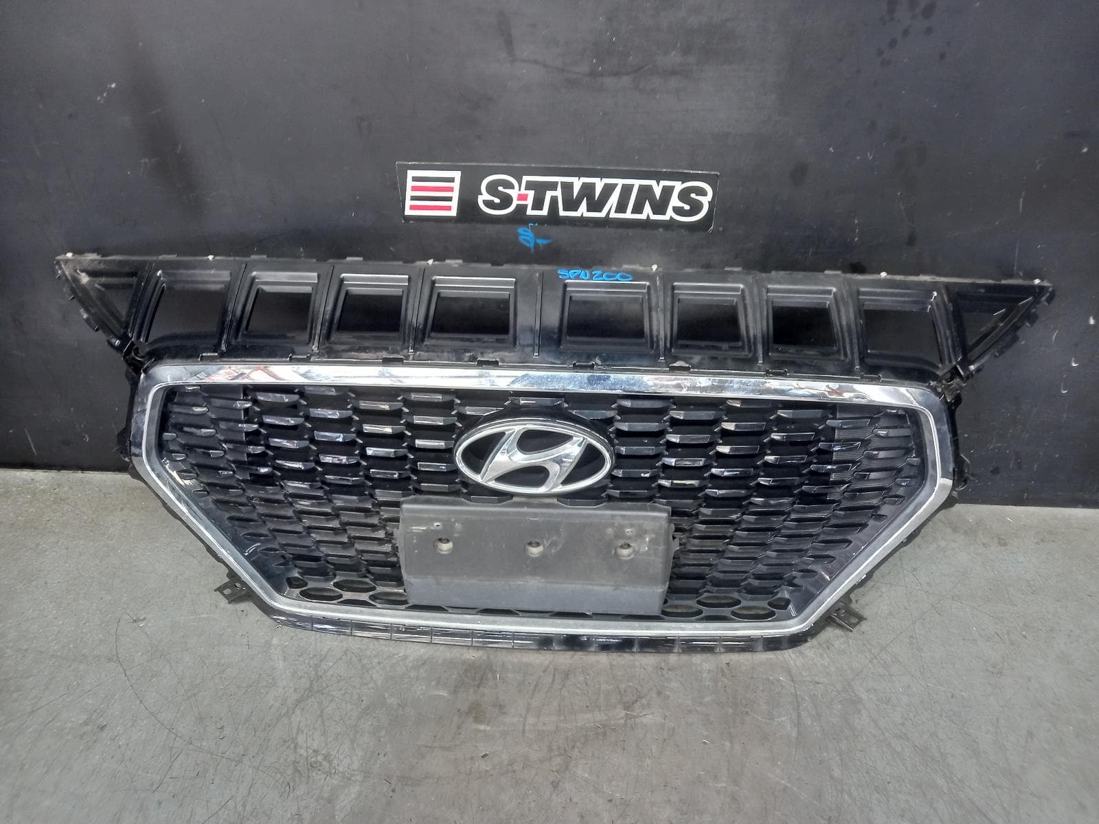 Used auto part listing image: 2020 HYUNDAI I30 GRILLE RADIATOR GRILLE, PD, HATCH (S. KOREA VIN KMHH), NON CHROME INSERT, NON PARK ASSIST TYPE, GO/ACTIVE, 03/17-08/20 0000371248