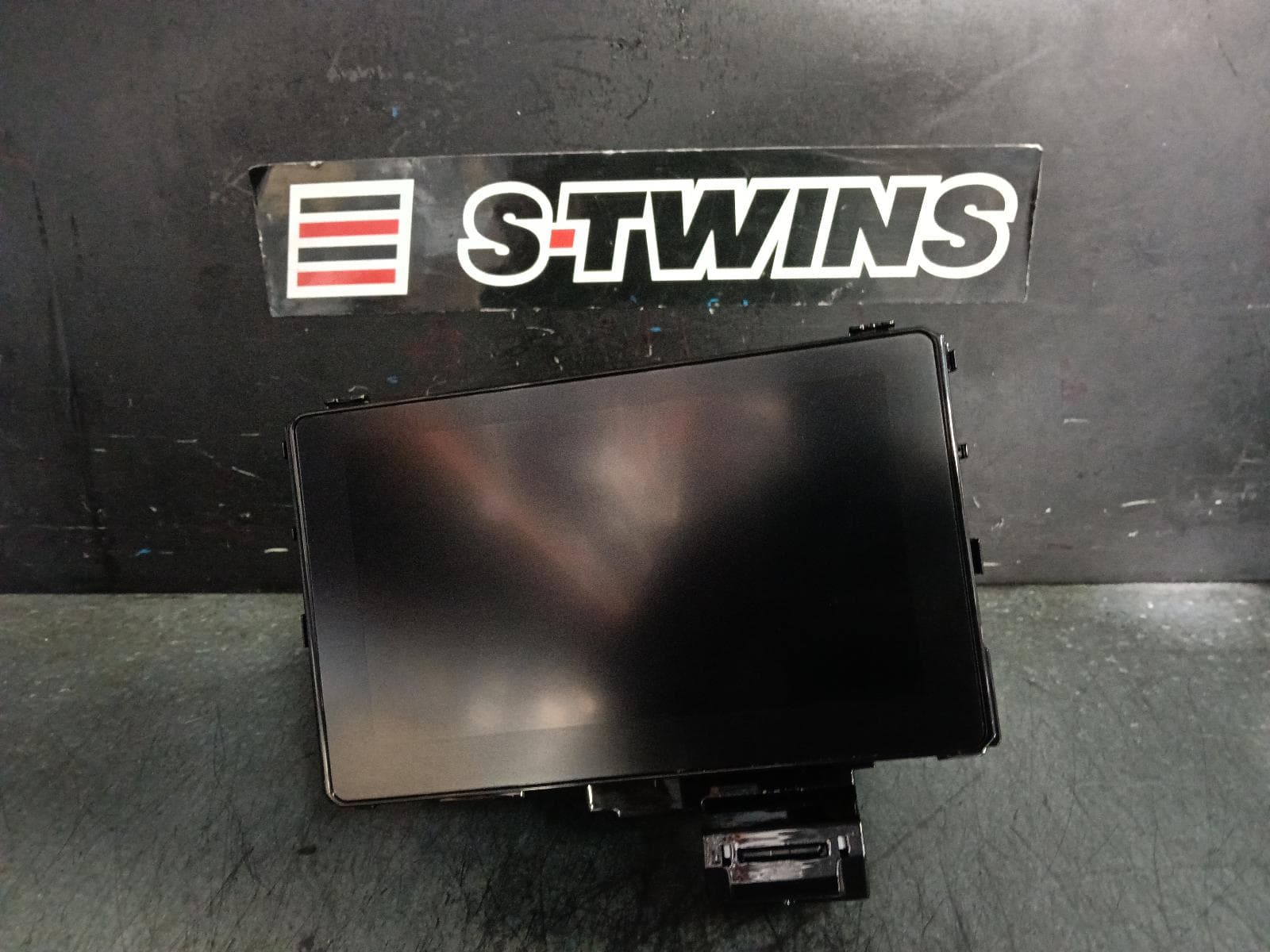 Used auto part listing image: 2018 KIA SPORTAGE DISPLAY UNIT, 8IN SAT NAV TYPE, QL, 07/18-08/21 0000392864