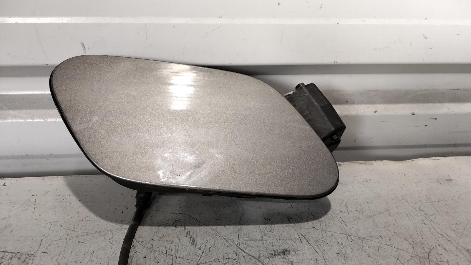 Used auto part listing image: 2014 VOLKSWAGEN GOLF FUEL DOOR FILLER GEN 7, FUEL DOOR, HATCH, 11/12-08/20 0000387490