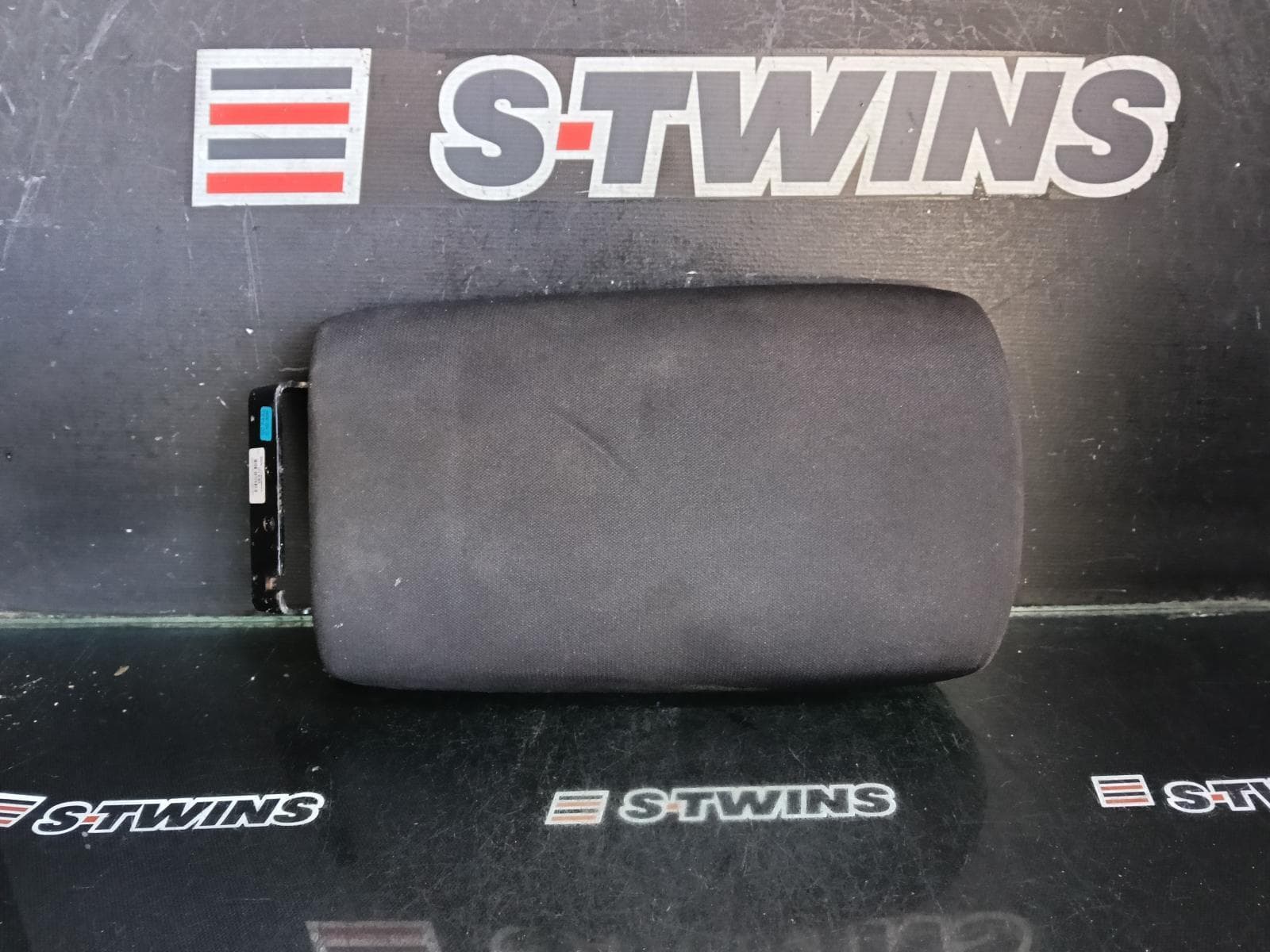 Used auto part listing image: 2018 NISSAN QASHQAI CONSOLE J11, CONSOLE LID ONLY, CLOTH, 12/13-07/21 0000392170