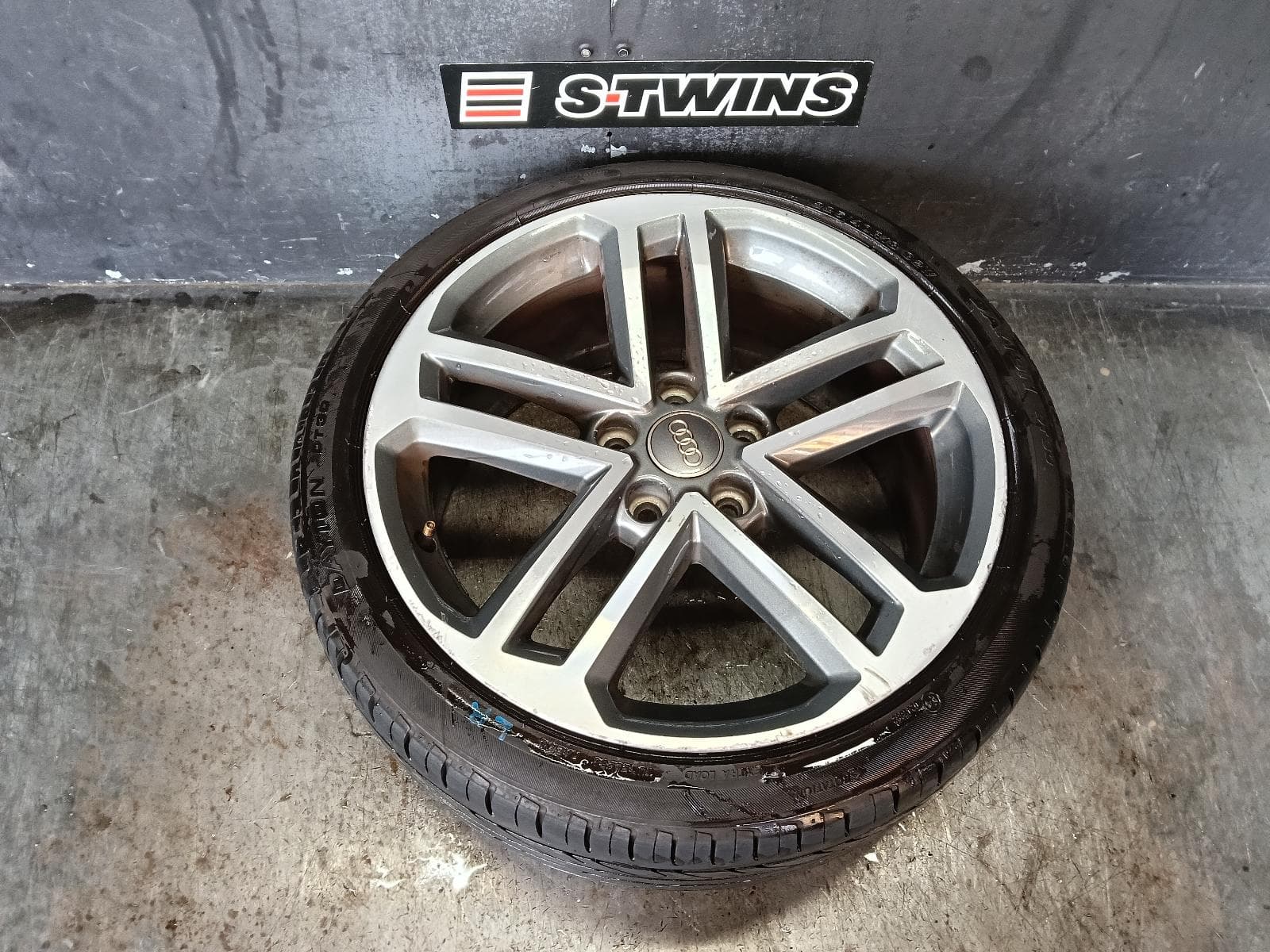 Used auto part listing image: 2016 AUDI A3 WHEEL MAG FACTORY, 18X8IN, 5 TWIN SPOKE, 8V, 05/16-10/20 0000393475