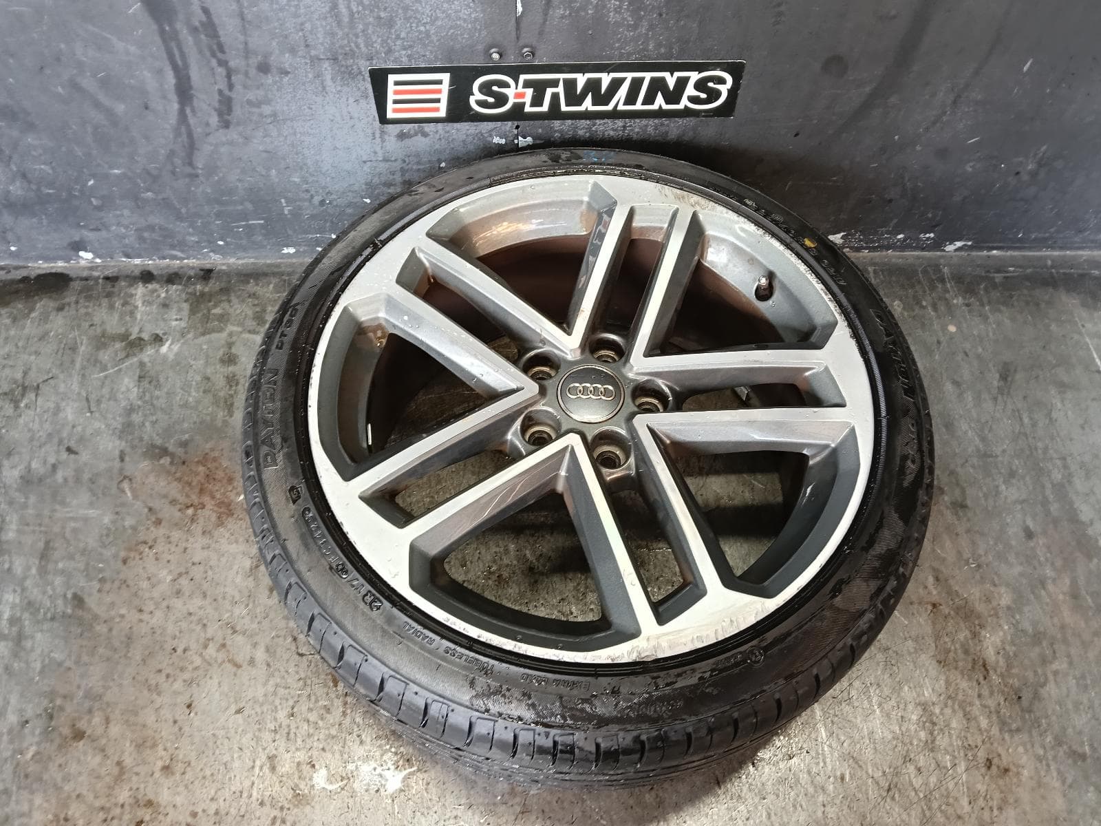 Used auto part listing image: 2016 AUDI A3 WHEEL MAG FACTORY, 18X8IN, 5 TWIN SPOKE, 8V, 05/16-10/20 0000393476