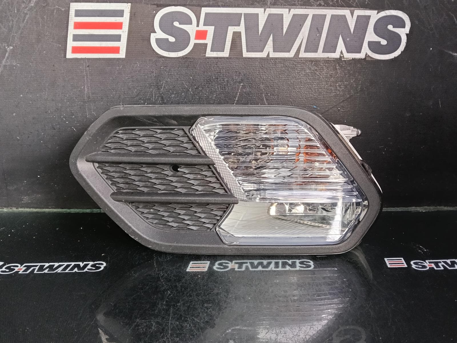 Used auto part listing image: 2018 FORD ESCAPE BUMPER FOGLAMP, ZG, 09/16-05/20 0000390364