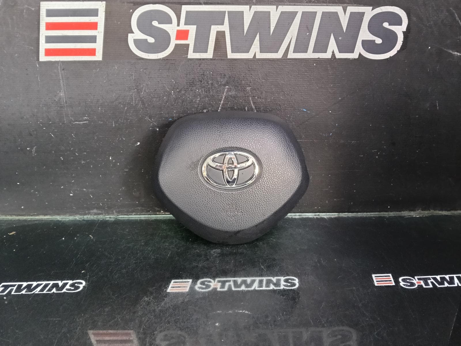 Used auto part listing image: 2017 TOYOTA C-HR RIGHT AIRBAG STEERING WHEEL, GEN 1, 12/16-09/23 0000390922