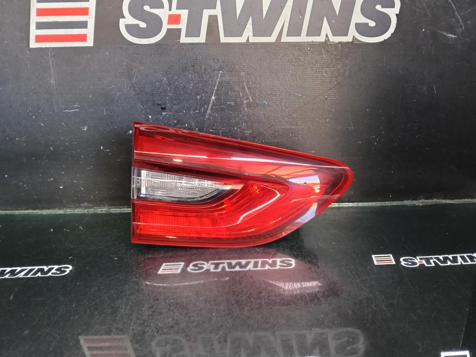 Used auto part listing image: 2019 HOLDEN COMMODORE REAR GARNISH TAILGATE LAMP (LH SIDE), ZB, WAGON, LED TYPE, 10/17-12/20 0000391599