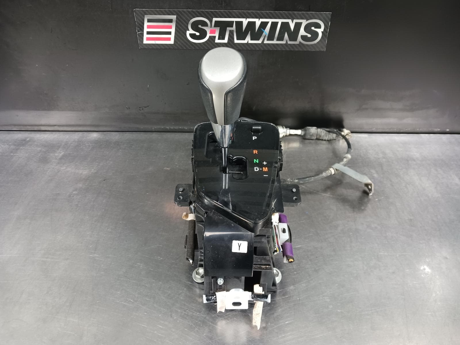 Used auto part listing image: 2014 TOYOTA COROLLA GEAR STICK SHIFTER AUTO T/M, ZRE182R, 08/12-06/18 0000244104
