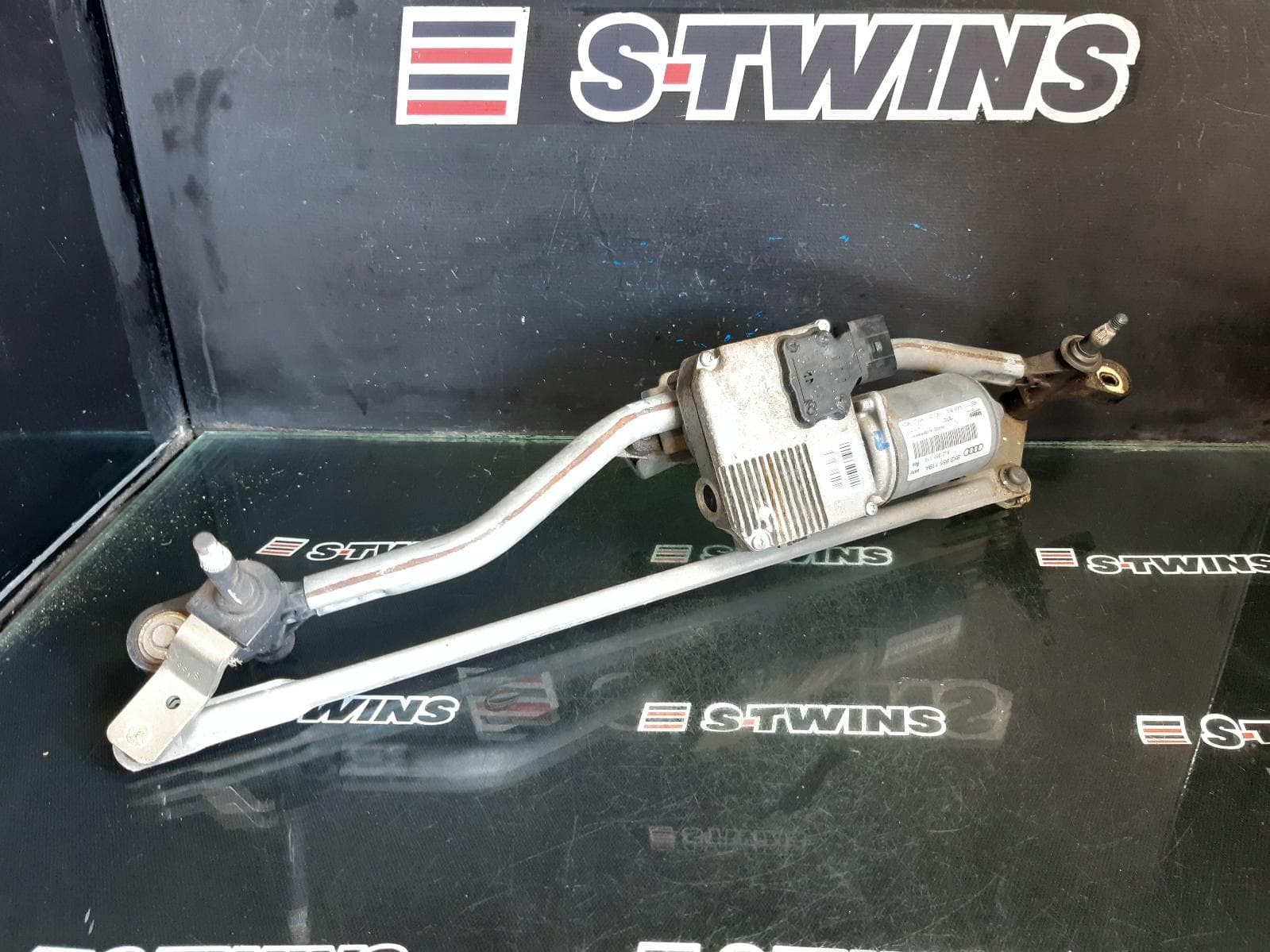 Used auto part listing image: 2011 AUDI A4 WIPER MOTOR FRONT, B8 8K, 02/08-01/16 0000372343
