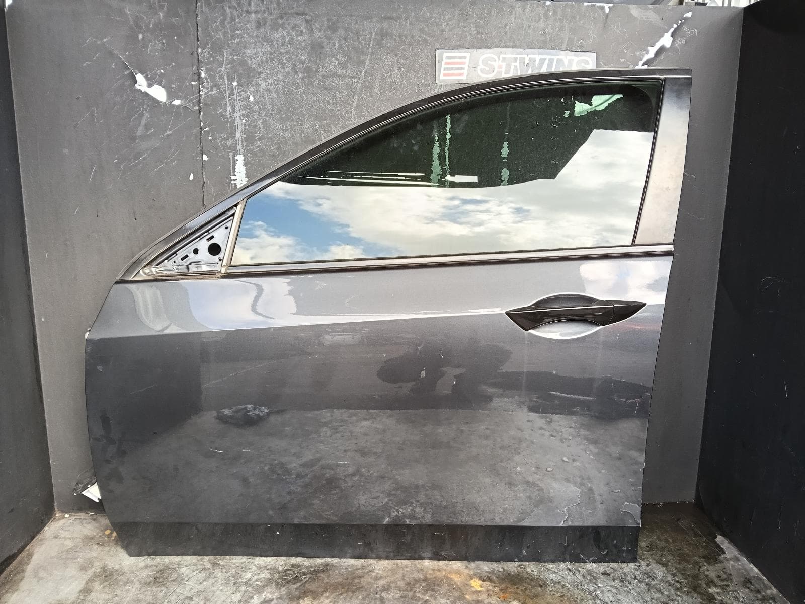 Used auto part listing image: 2012 HONDA ACCORD LEFT FRONT DOOR 8TH GEN, EURO (VIN JHMCU), 06/08-12/15 0000391569