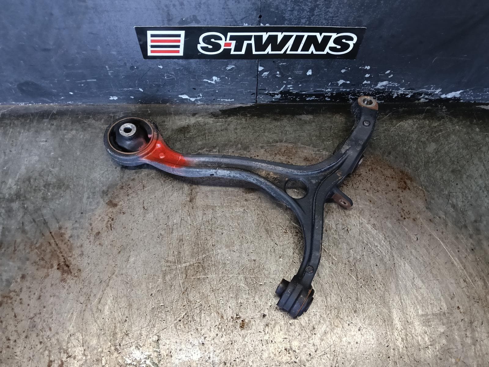 Used auto part listing image: 2012 HONDA ACCORD LEFT FRONT LOWER CONTROL ARM 8TH GEN, EURO (VIN MRHCP/JHMCU), LUXURY, 06/08-12/15 0000391885