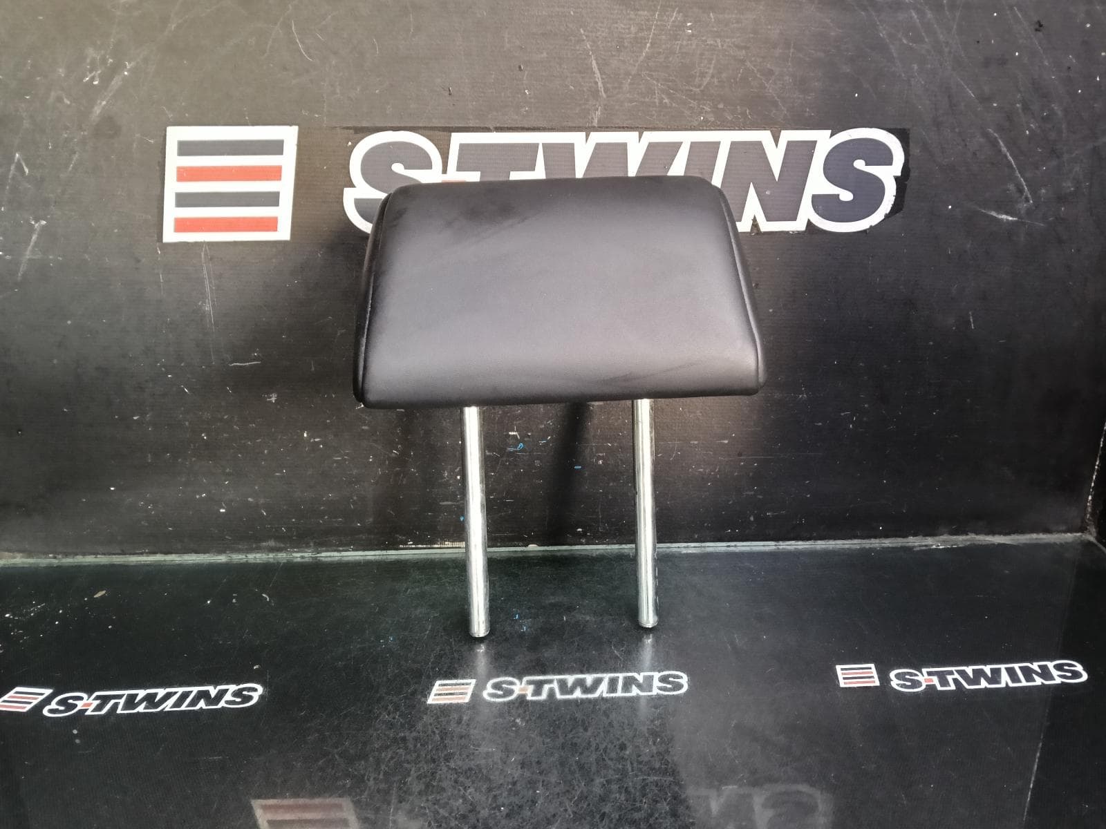 Used auto part listing image: 2013 NISSAN DUALIS HEADREST CENTRE REAR 2ND ROW, LEATHER, J10, 10/07-05/14 0000391550