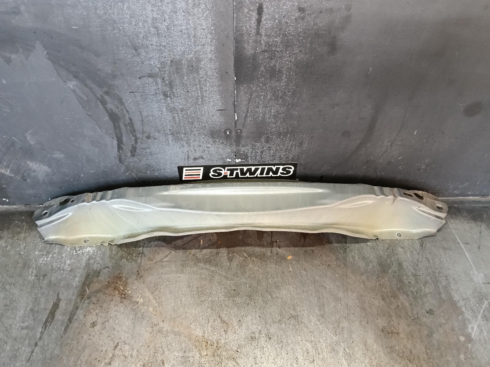 Used auto part listing image: 2016 VOLVO XC60 R BAR BRACKET REINFO REINFORCEMENT, DZ, 02/09-04/17 0000393965