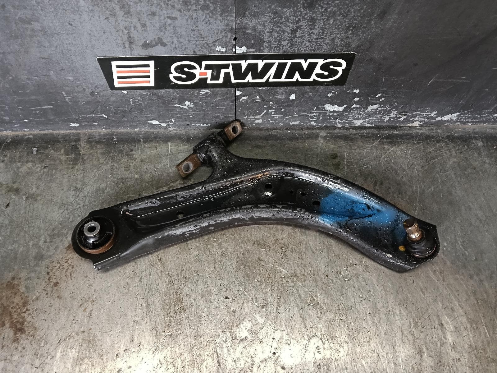 Used auto part listing image: 2020 NISSAN XTRAIL RIGHT FRONT LOWER CONTROL ARM T32, 02/14-07/22 0000392340