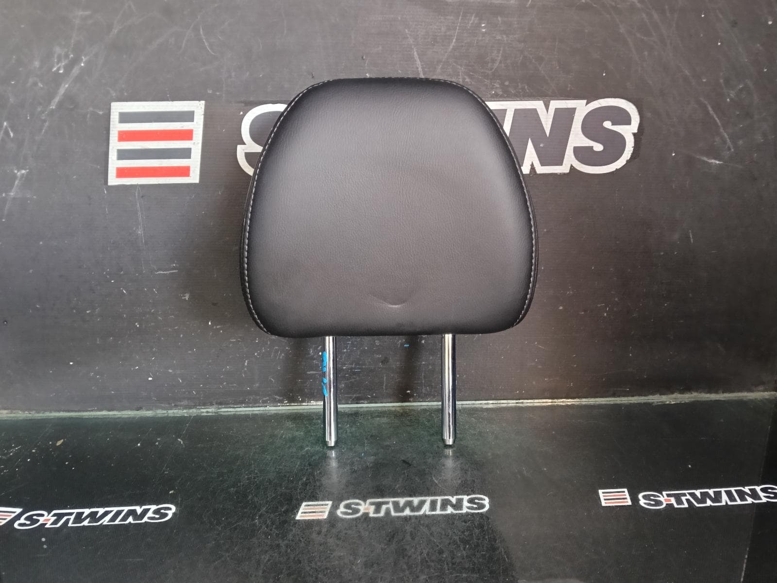 Used auto part listing image: 2020 NISSAN XTRAIL HEADREST RH REAR 2ND ROW, LEATHER, T32, 02/14-07/22 0000392345