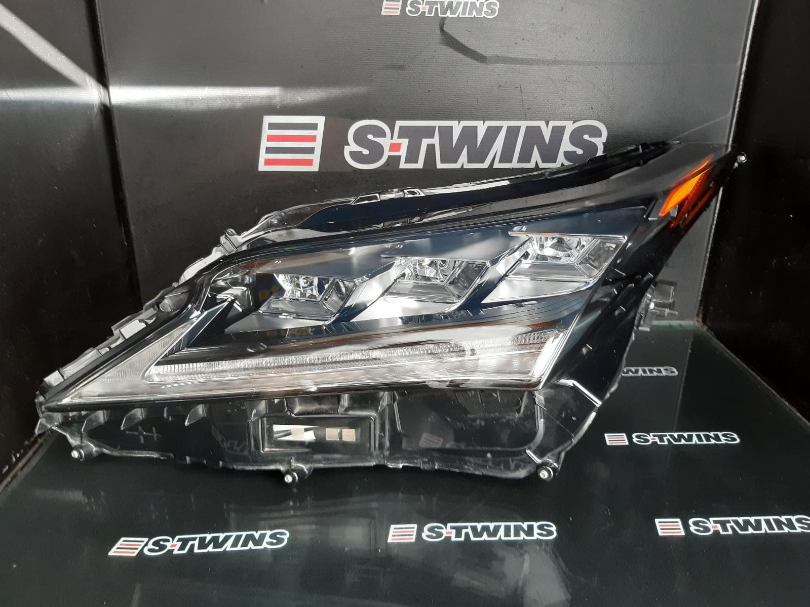 Used auto part listing image: 2018 LEXUS RX SERIES LEFT HEADLAMP AL20, F SPORT/SPORTS LUXURY, TRIPLE STACK LED TYPE, 09/15-10/19 0000256551
