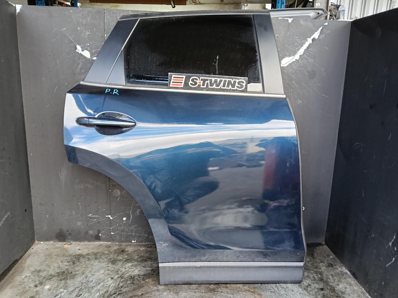 Used auto part listing image: 2021 MAZDA CX5 RIGHT REAR DOOR SLIDING KF, 02/17-03/26 0000396609