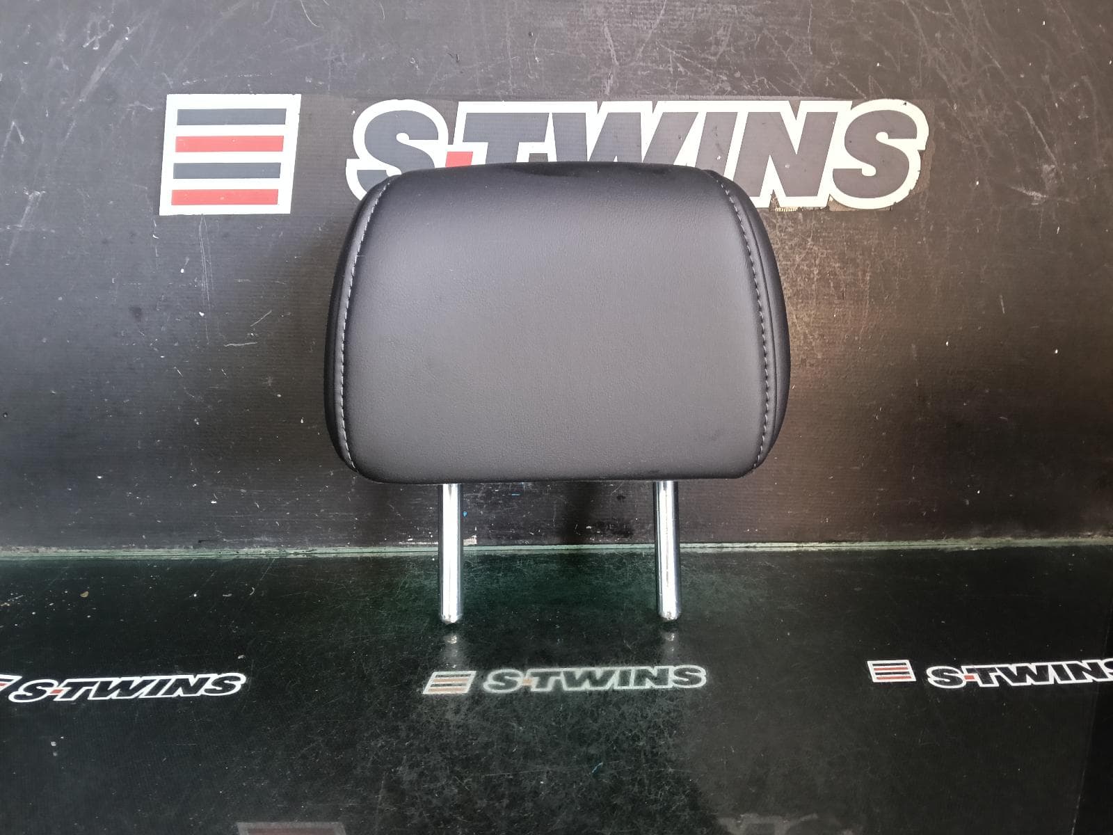 Used auto part listing image: 2021 MAZDA CX5 HEADREST KF, RH REAR, LEATHER, 02/17- 0000396983