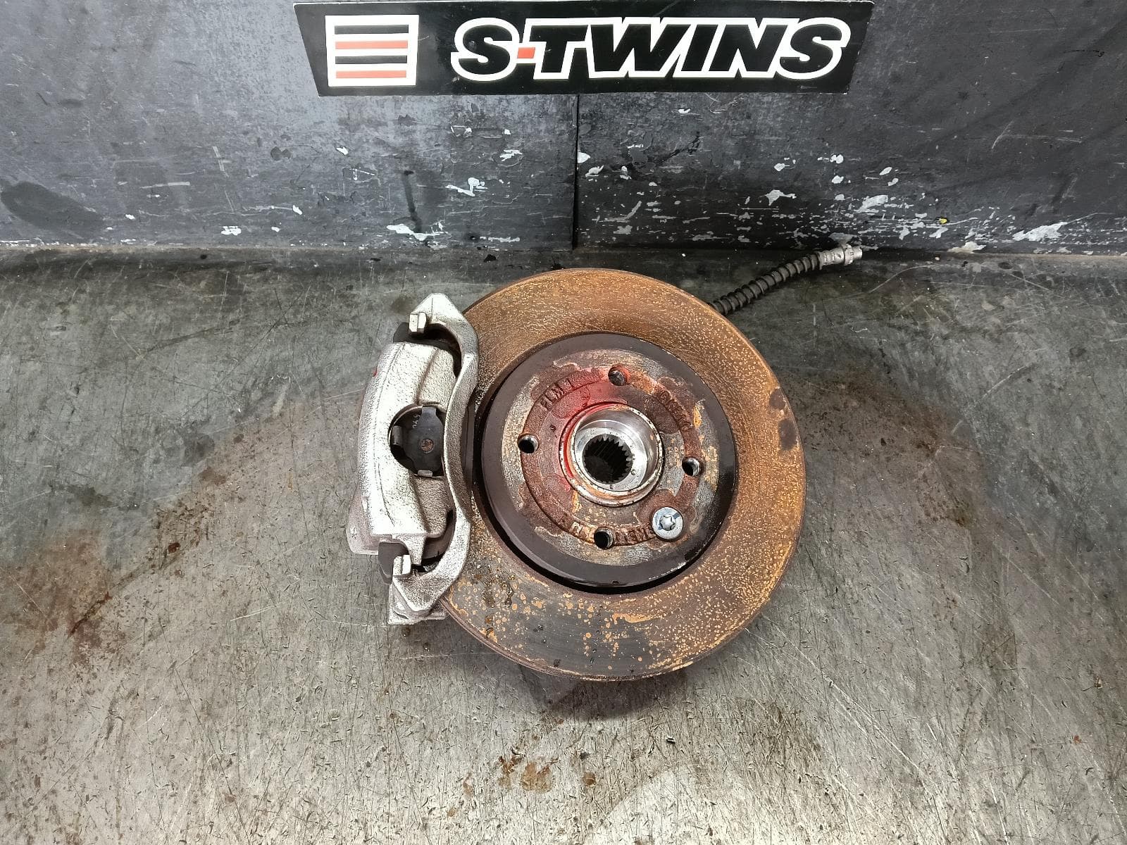 Used auto part listing image: 2024 MG MG3 LEFT FRONT HUB ASSEMBLY SZP1, 07/16-10/25 0000391114