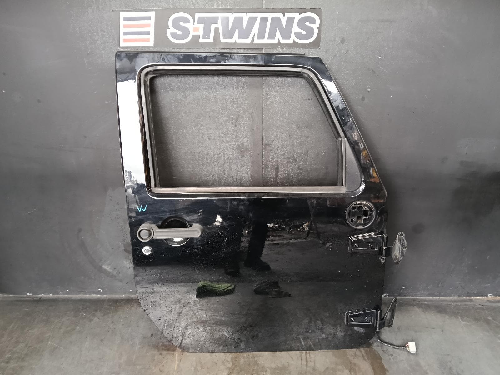 Used auto part listing image: 2013 JEEP WRANGLER RIGHT FRONT DOOR JK, 11/10-07/18 0000396740