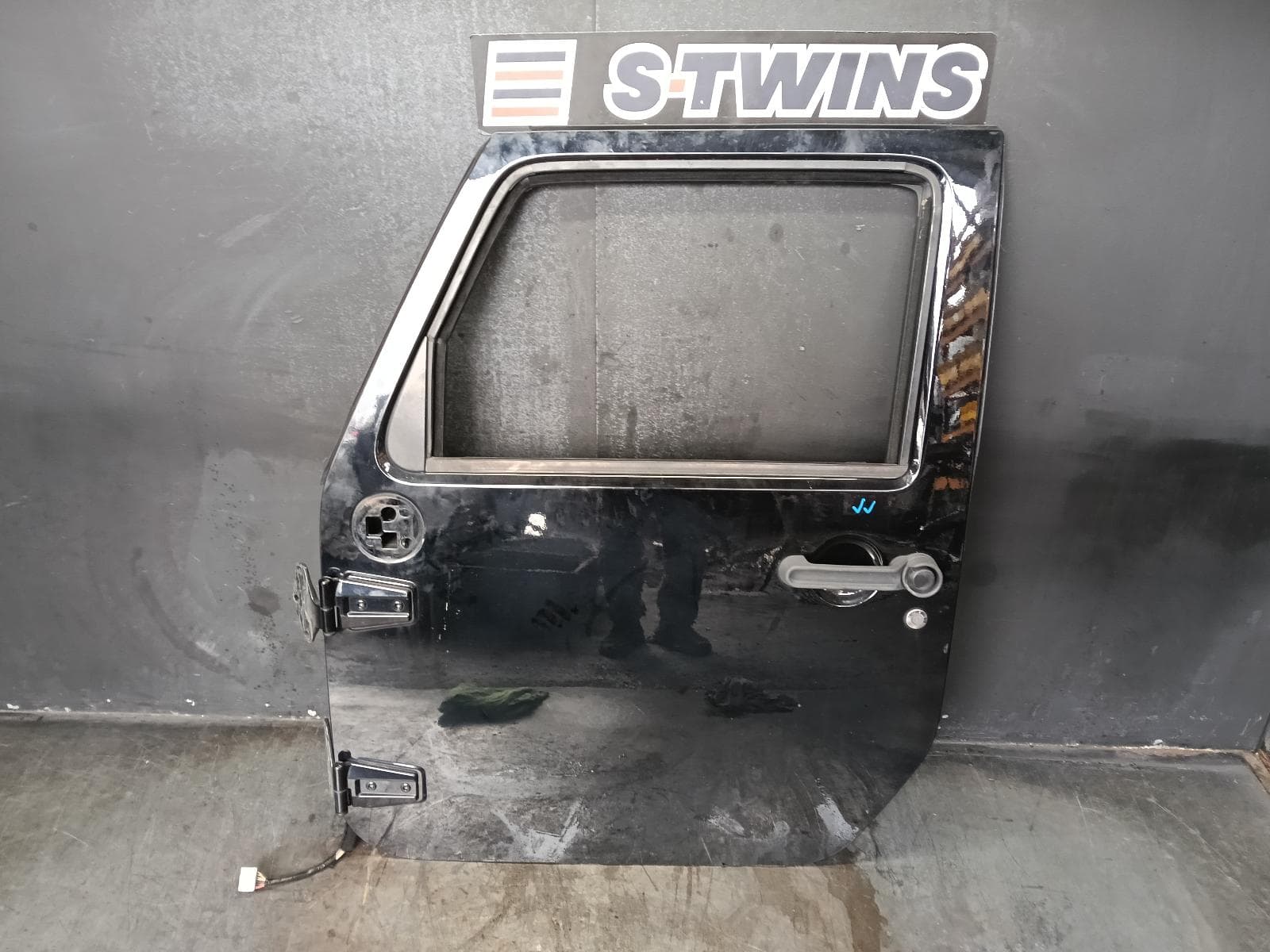 Used auto part listing image: 2013 JEEP WRANGLER LEFT FRONT DOOR JK, 11/10-07/18 0000396741