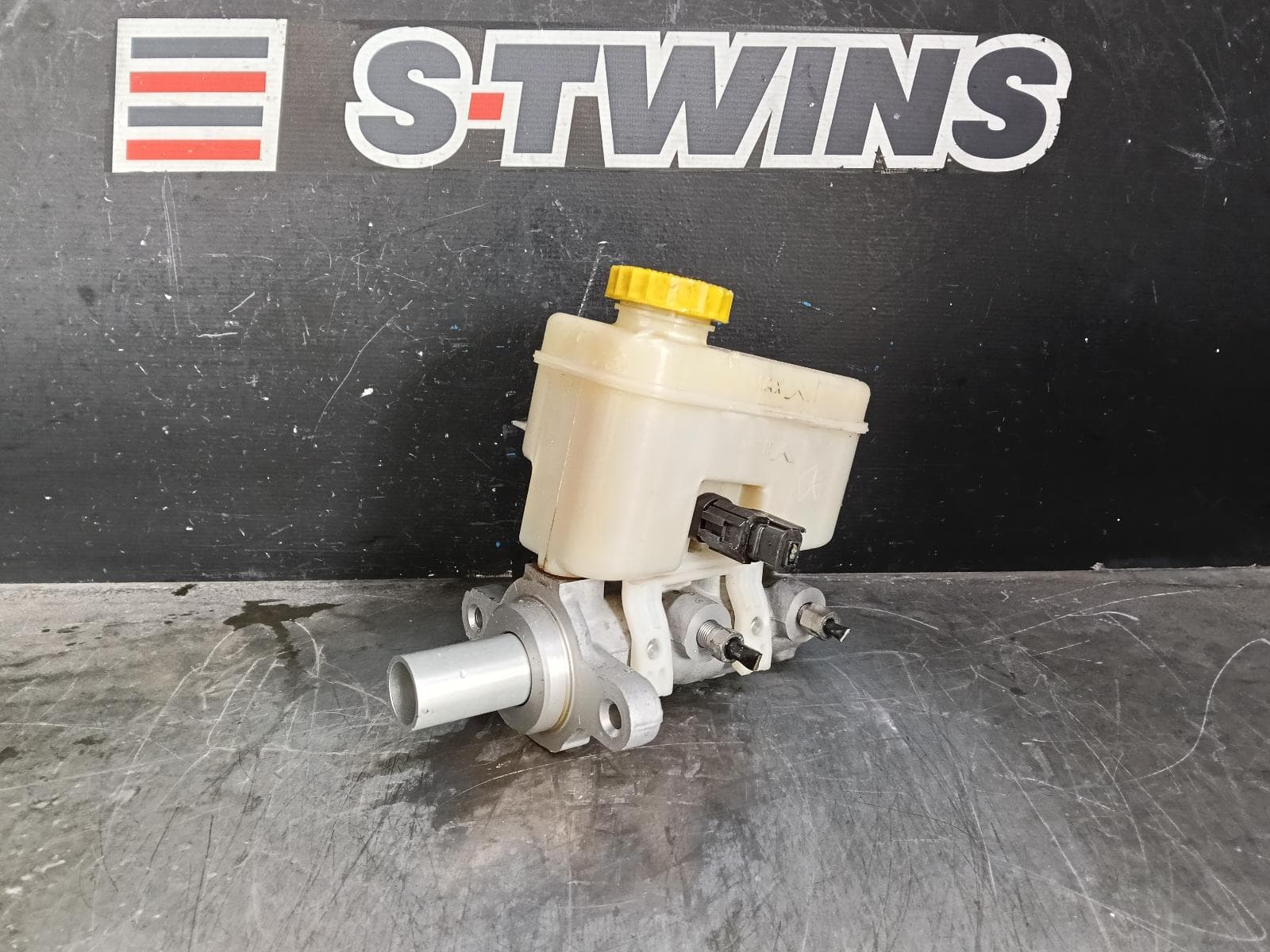 Used auto part listing image: 2013 JEEP WRANGLER MASTER CYLINDER JK, 12/06-07/18 0000396746