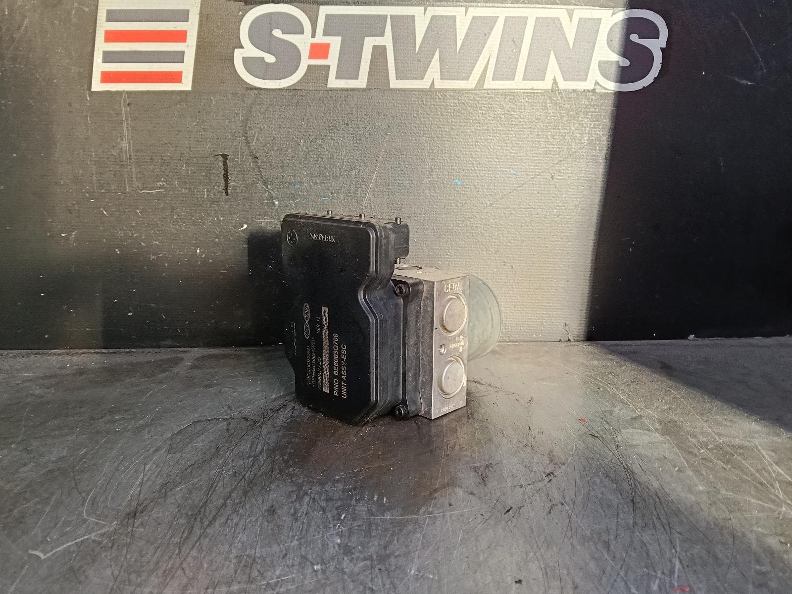 Used auto part listing image: 2017 HYUNDAI ACCENT ABS PUMP MODULATOR RB, P/N 589201R760, 03/13-12/19 0000391084