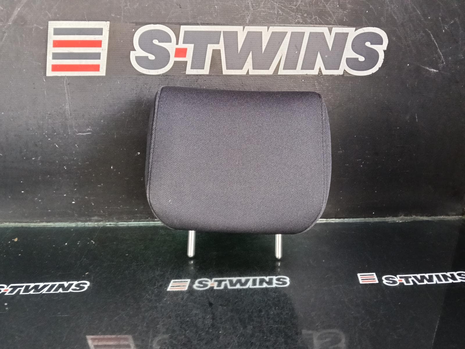 Used auto part listing image: 2017 HYUNDAI ACCENT HEADREST CENTRE REAR, LEATHER, RB, 05/11-12/19 0000391100