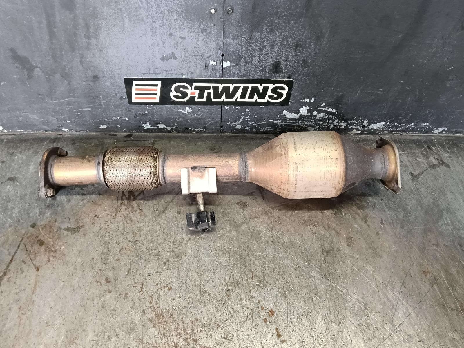 Used auto part listing image: 2015 TOYOTA KLUGER CATALYTIC CONVERTER UNDER CAR-CAT TYPE, 3.5, PETROL, GSU50/GSU55, 12/13-10/16 0000397078