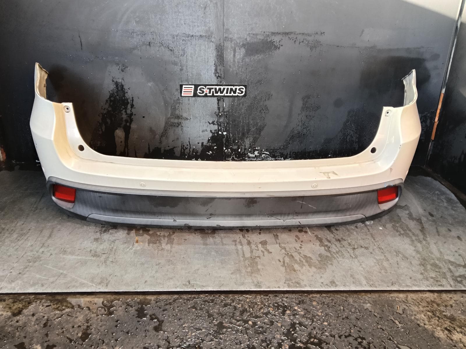 Used auto part listing image: 2015 TOYOTA KLUGER REAR BUMPER GSU50/GSU55, BUMPER BAR, 12/13-10/16 0000396953