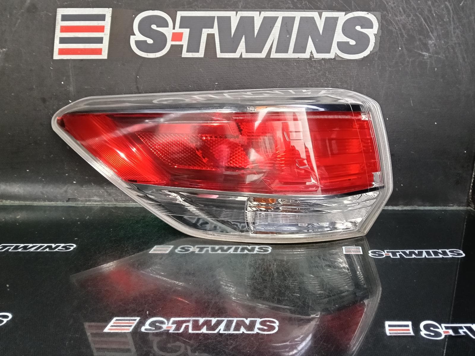 Used auto part listing image: 2015 TOYOTA KLUGER LEFT TAILLIGHT GSU50/GSU55, 12/13-10/16 0000397085